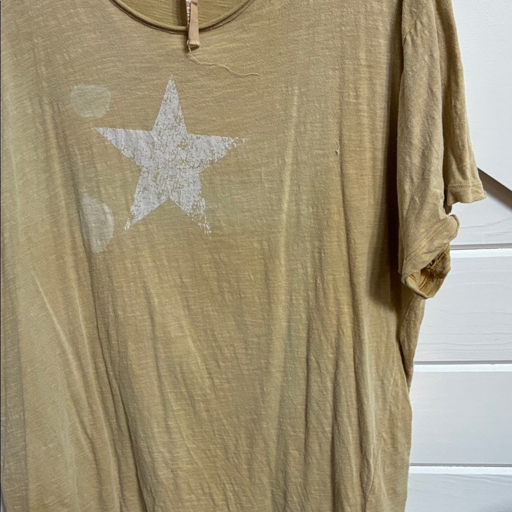 Magnolia Pearl Tan Star Graphic Short Sleeve Tee. Damaged - Picture 6 of 6